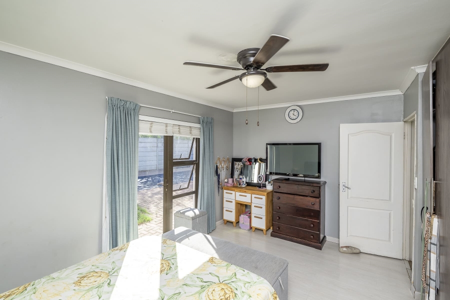 3 Bedroom Property for Sale in Uitzicht Western Cape